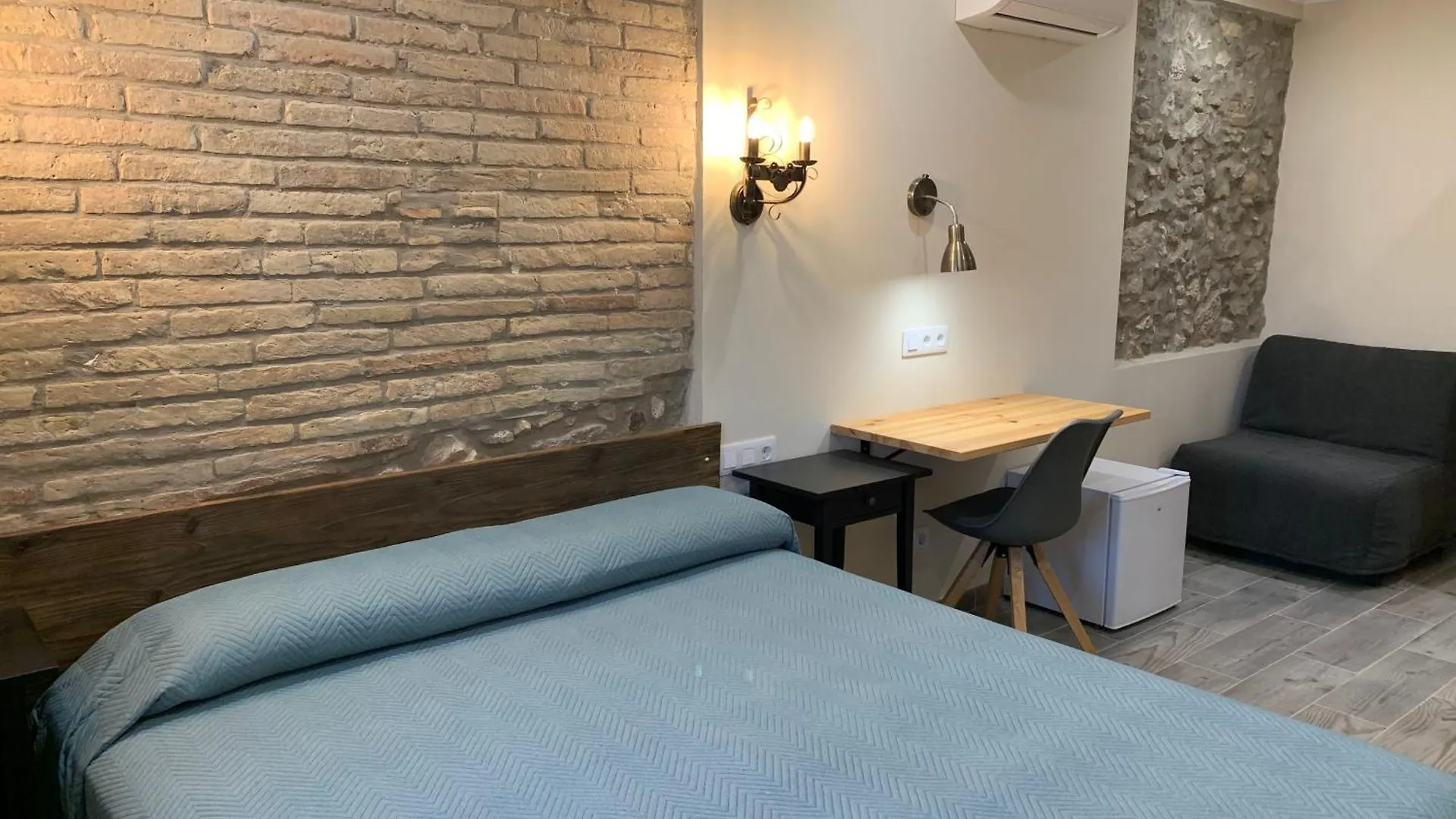 Vendégház Hostal Milana Girona