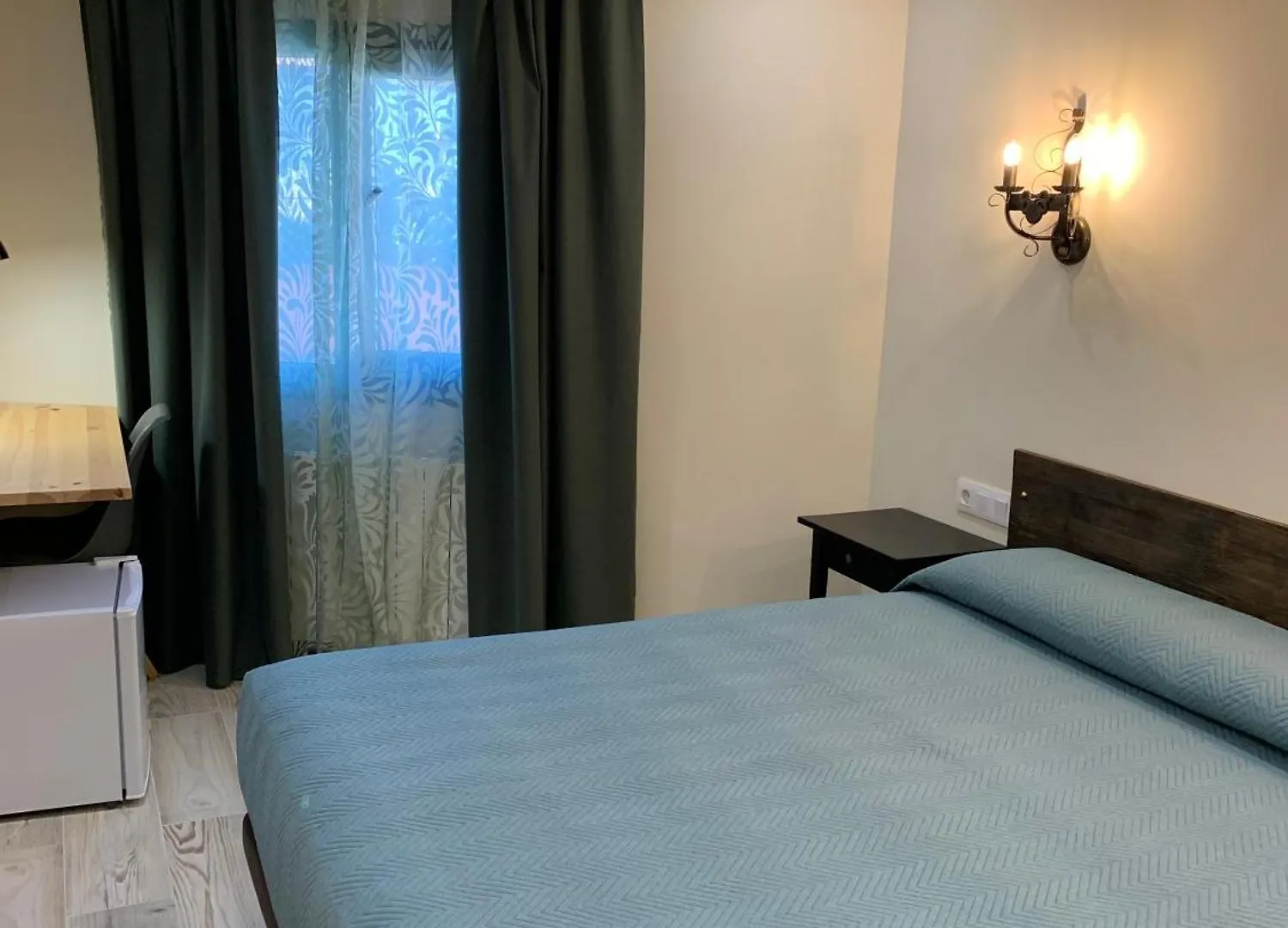 Vendégház Hostal Milana Girona