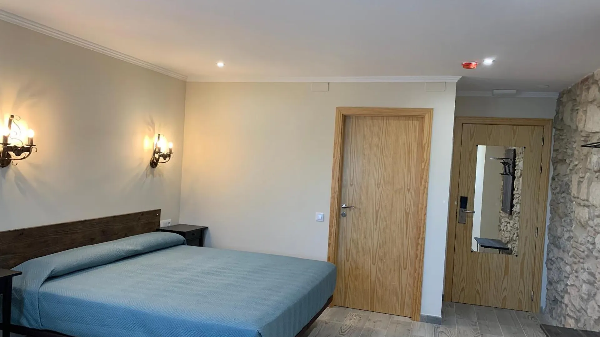 Hostal Milana Girona 0*,
