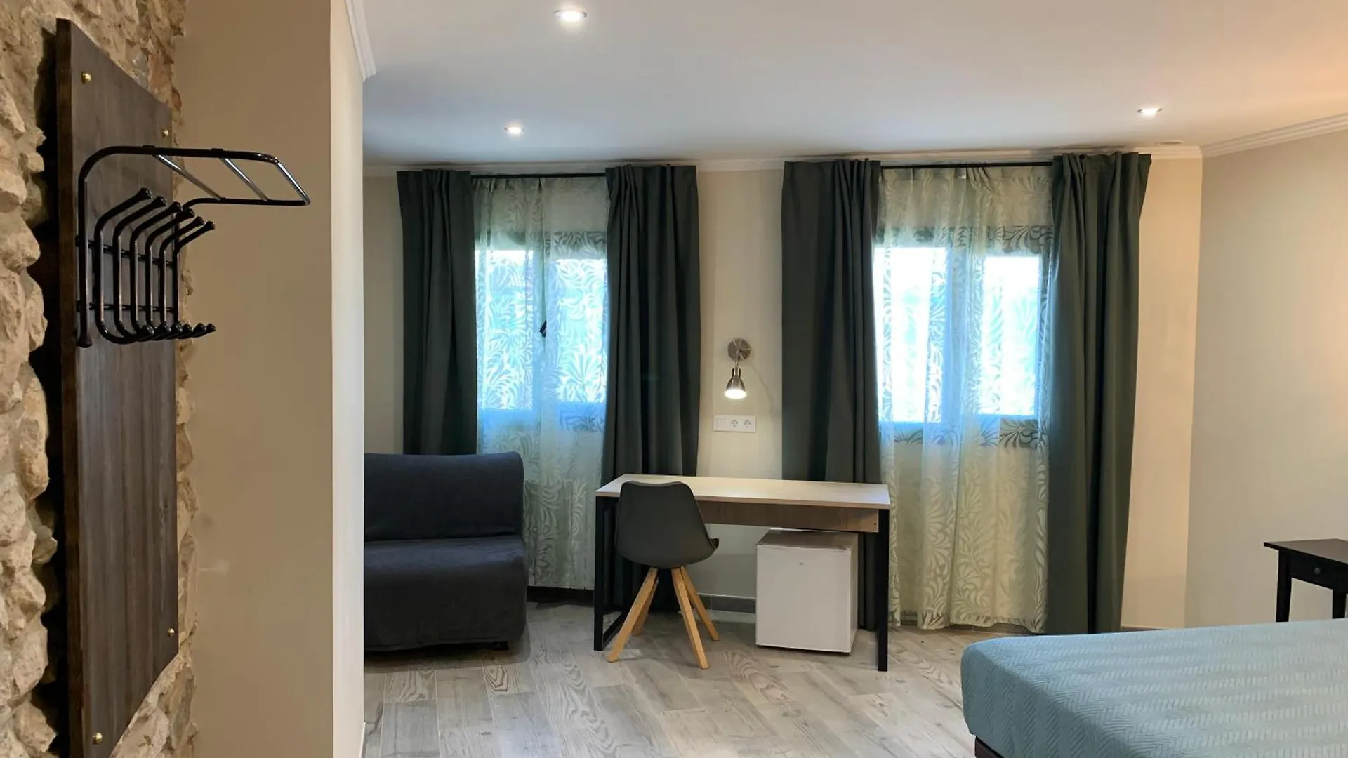 Guest house Hostal Milana Girona