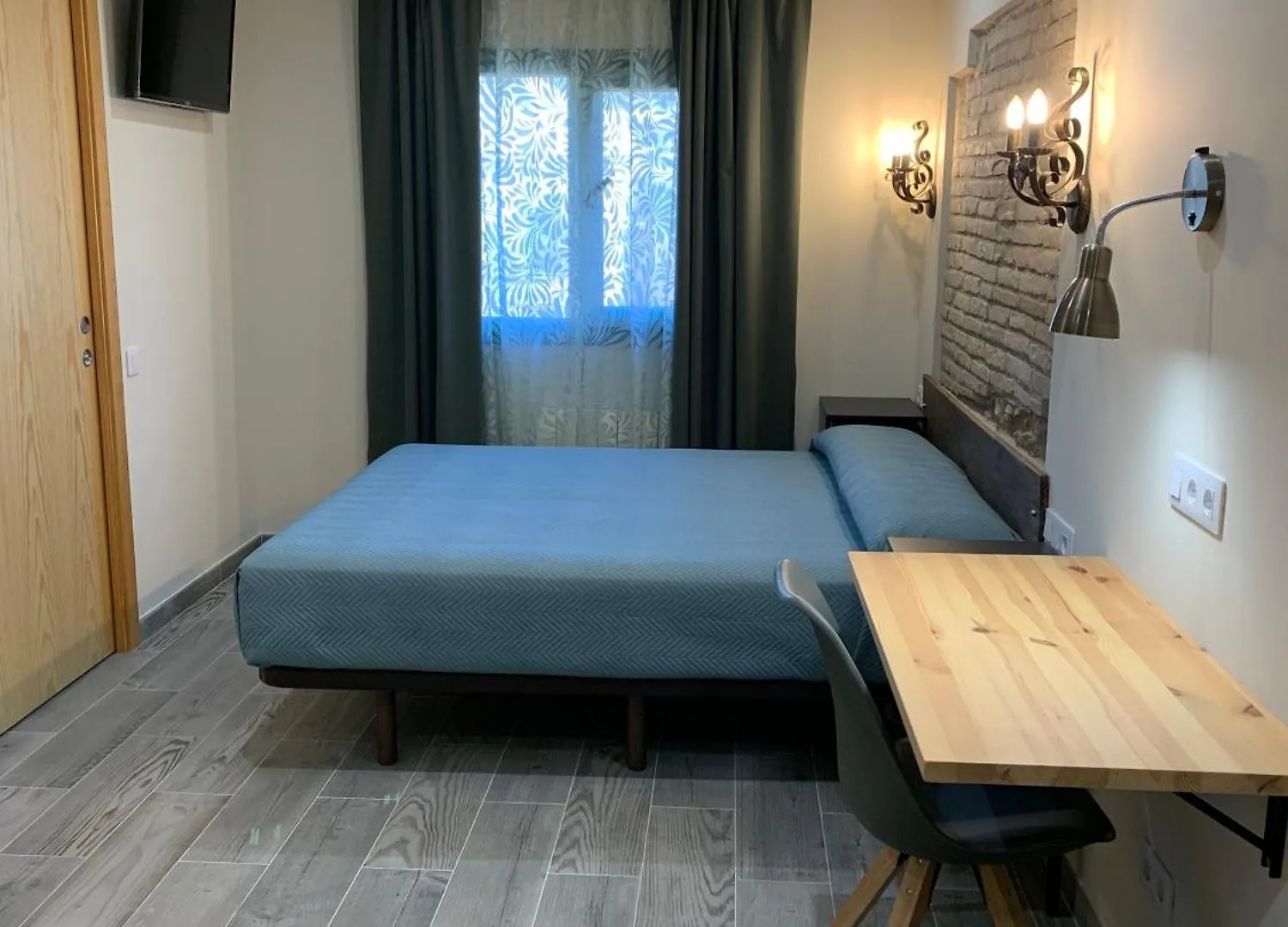 Hostal Milana Girona 0*,