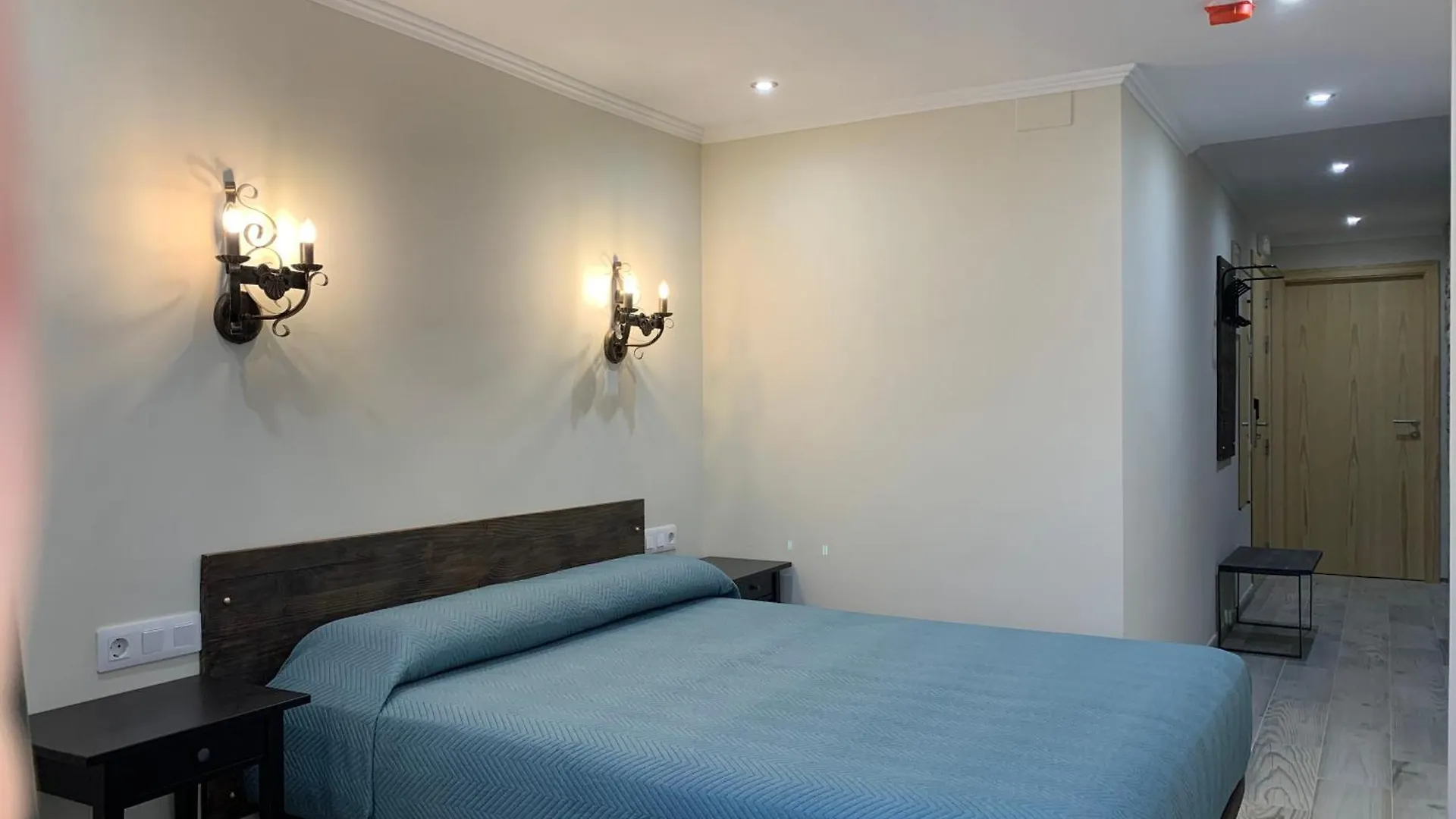 Hostal Milana Girona Guest house