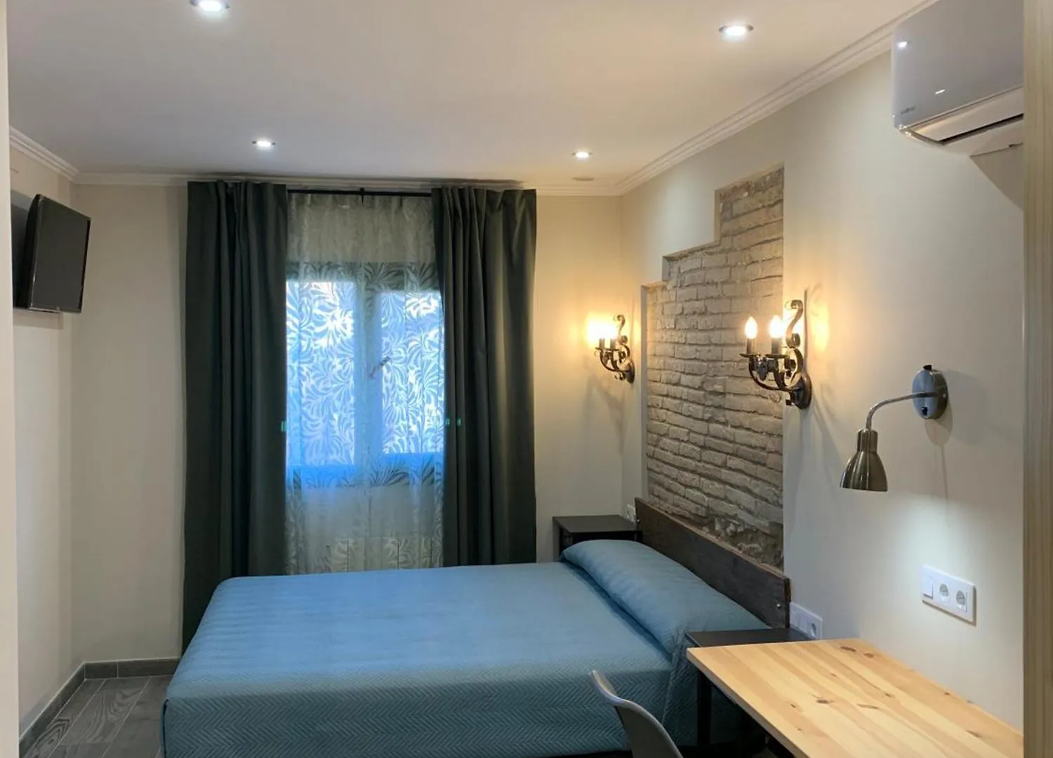 Hostal Milana Girona Guest house