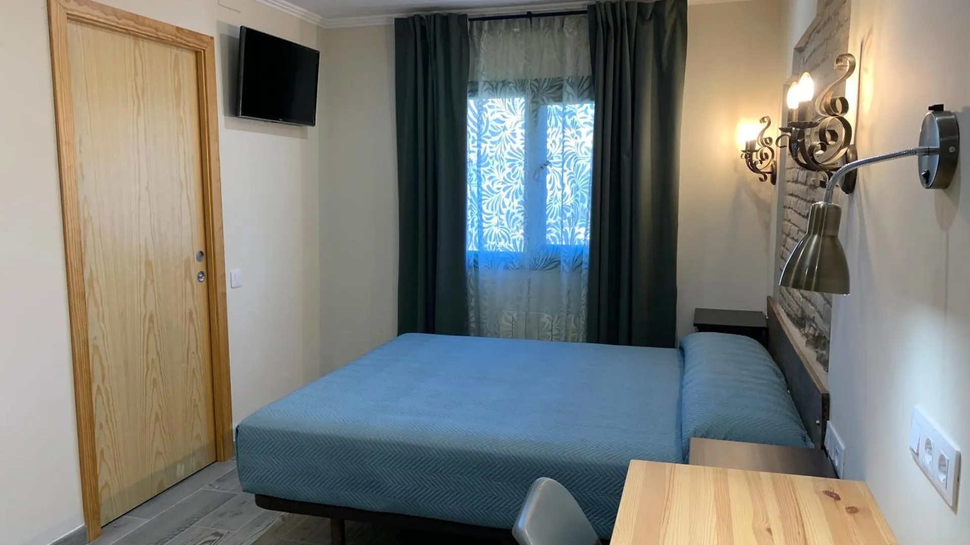 Hostal Milana Girona 0*,  Spain