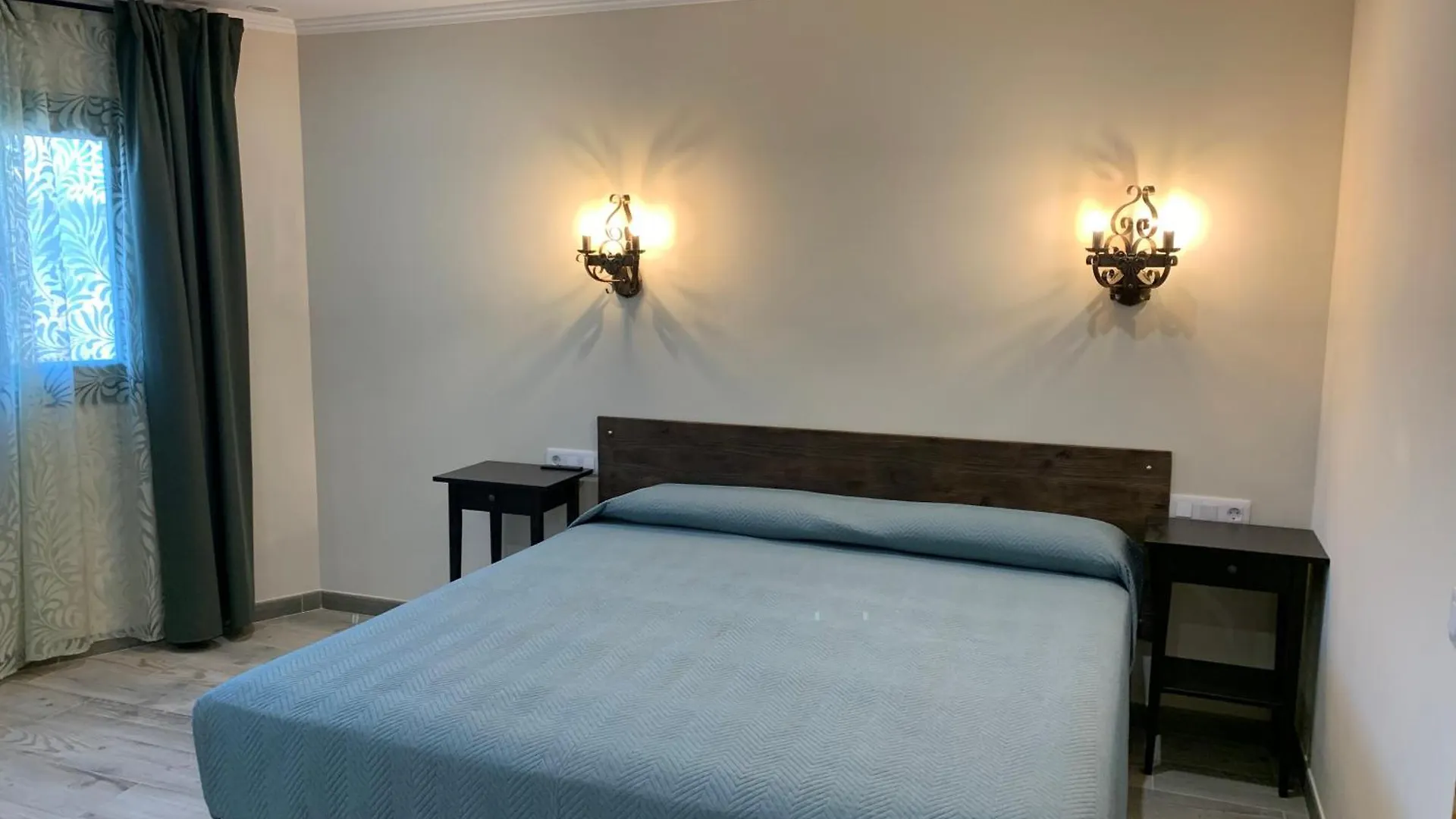 Hostal Milana Girona Guest house