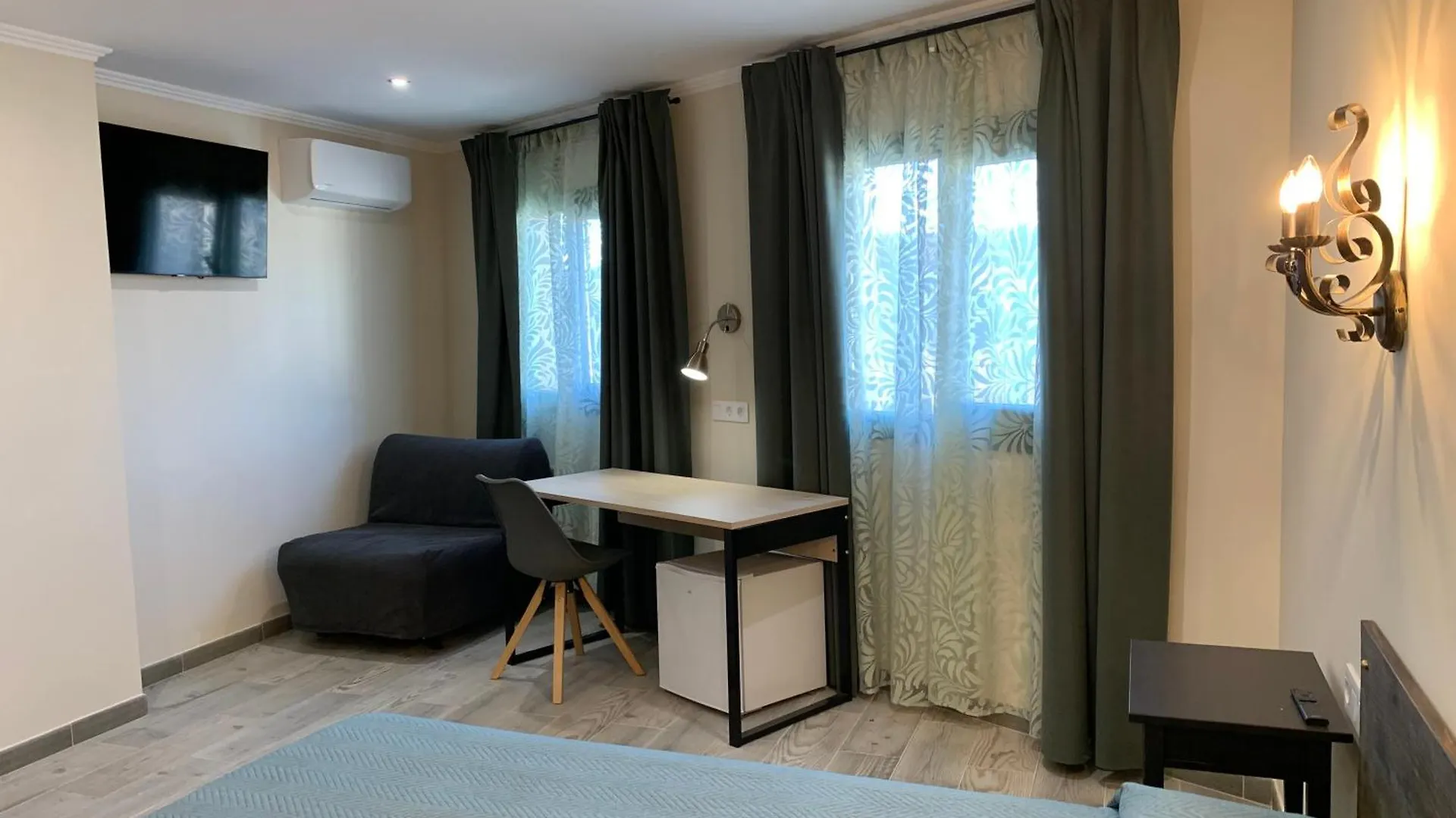 Hostal Milana Girona Guest house